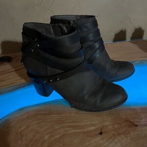 Target boots size 9.5 like new